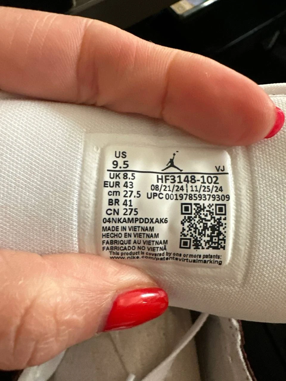 Nike Jordan shoe label showing US 9.5, UK 8.5, EUR 43, cm 27.5 and CN 275